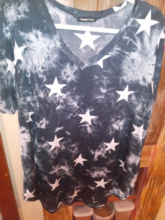 HEIMISH USA Tops - HEIMISH USA Blue and White Star Print Top